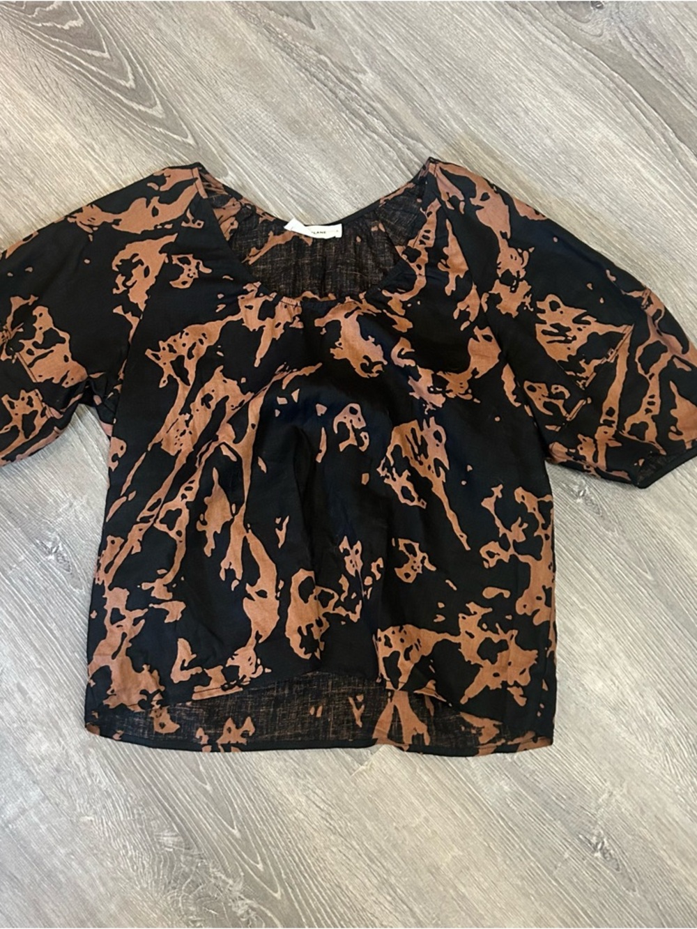 Everlane Black Top with Brown Abstract Print - Short Sleeve Blouse